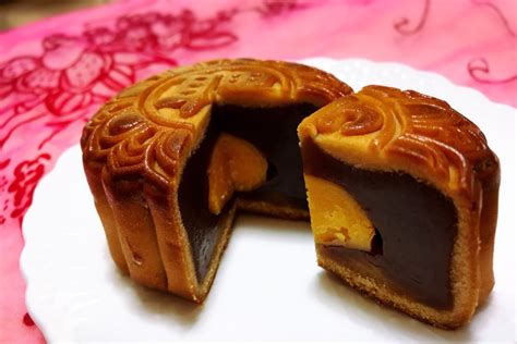 red jade moon cakes.